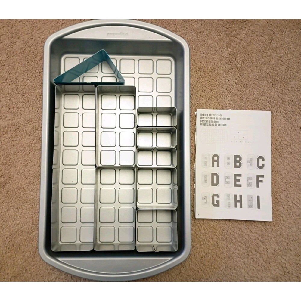 Pampered Chef 9¼” x 15” Numbers and Letters Cake Pan 100279 EUC